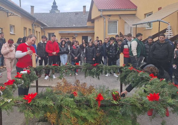 Adventi gyertyagyújtás